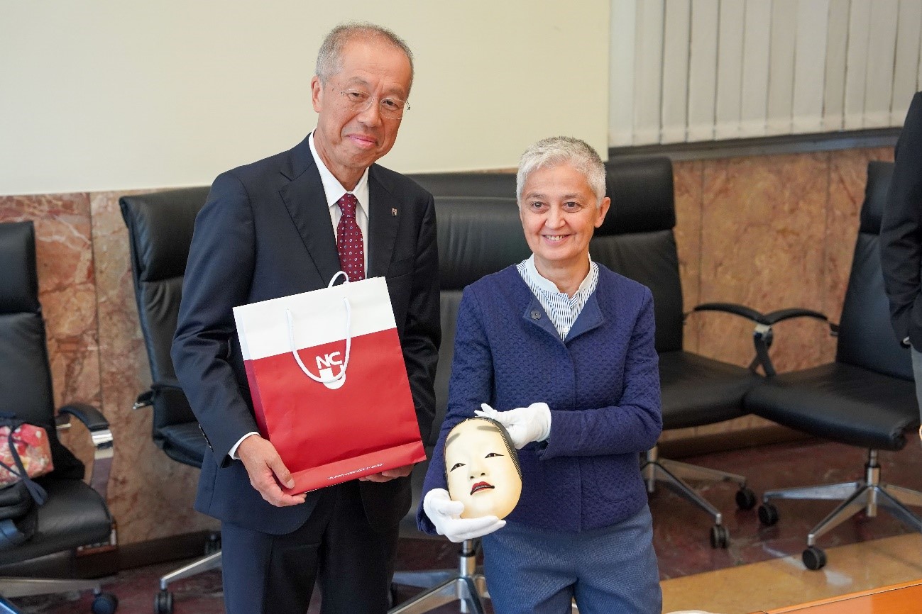 As a symbol of friendship, NCU presented PoliTo with a Noh mask donated by the student’s family.